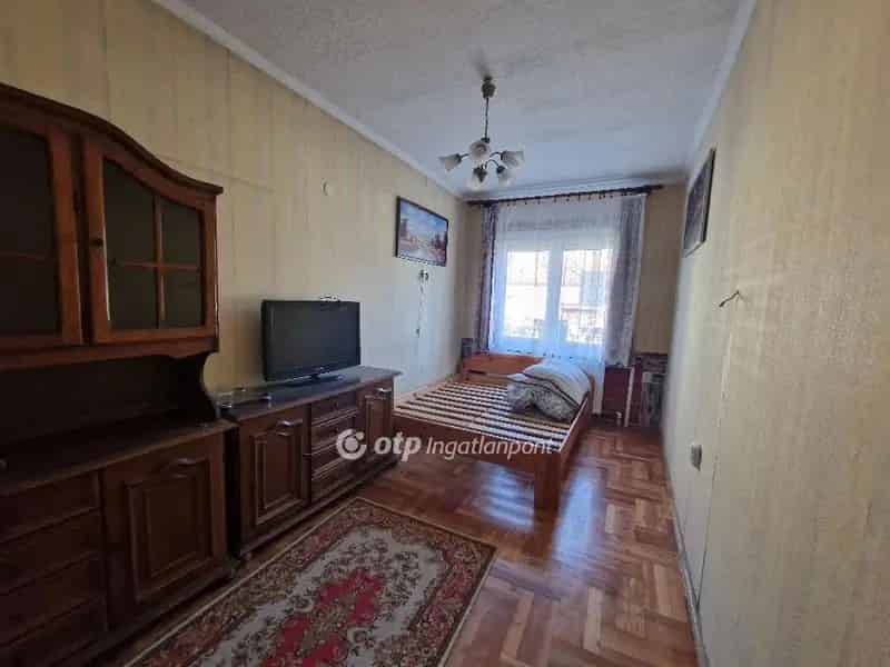 Ház Kiadó , Szentendrei járás, Közép-Magyarország