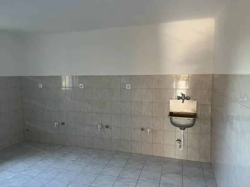 Ház Kiadó , Nagykőrösi járás, Közép-Magyarország