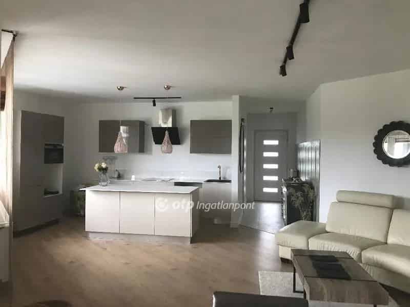 Ház Kiadó , Gödöllői járás, Közép-Magyarország