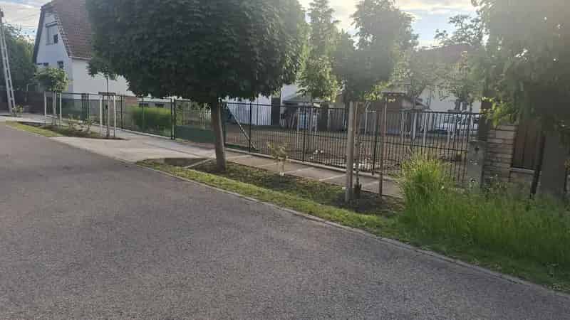 Telek Kiadó , Budapest, Közép-Magyarország