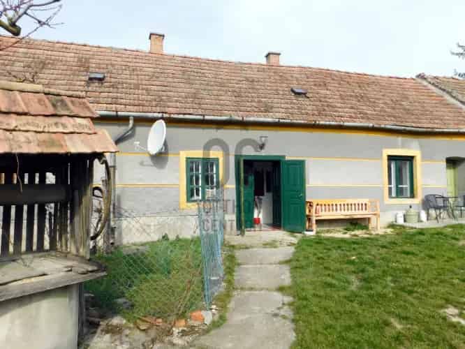 Öcsi családi ház eladó - felújított parasztház