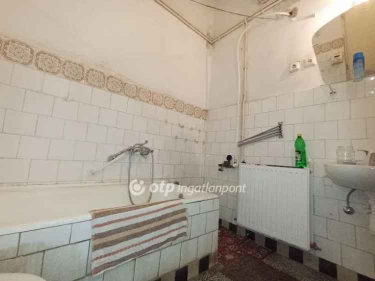 Gyongyos Belvarosban Elado Felujitando Lakas Kertkapcsolattal