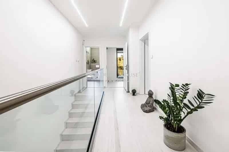 Ház Kiadó , Gödöllői járás, Közép-Magyarország