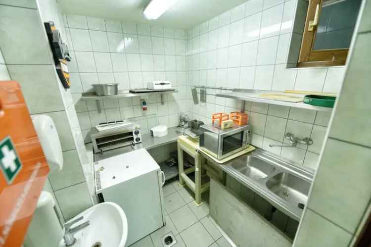 700 nm-es 3 szintes étterem szórakozóhely Nyíregyházán