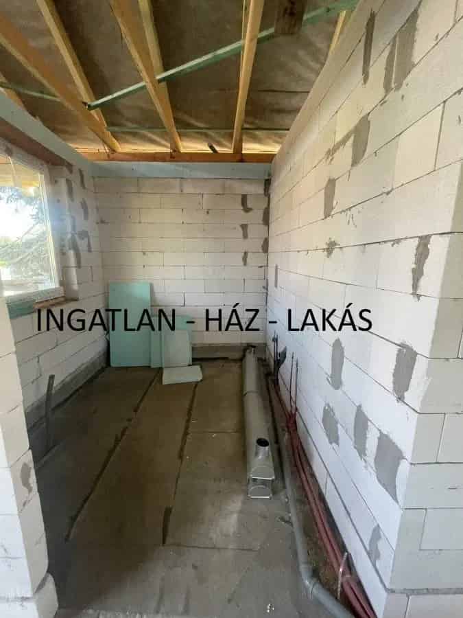 Ház Kiadó , Váci járás, Közép-Magyarország