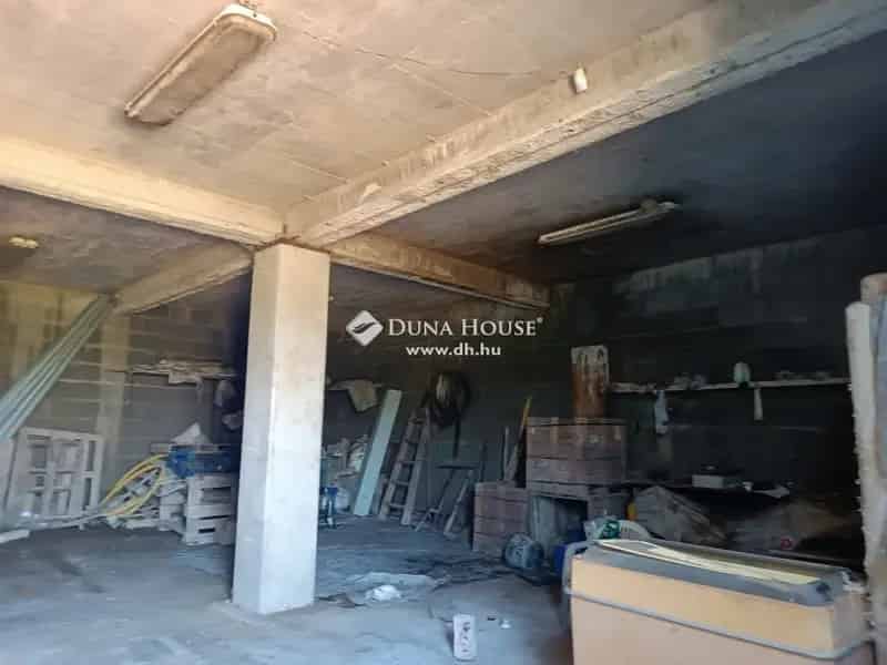 Szécsényi legelő eladó 100m2 épülettel