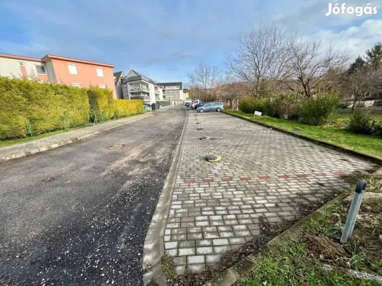 Eladó 13 nm-es Újszerű állapotú Udvari beálló Mór Millennium tér - Mór, Garázs - Jófogás Ingatlan