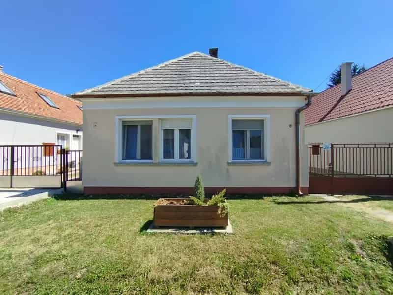 Ház Kiadó , Zirci járás, Dunántúl