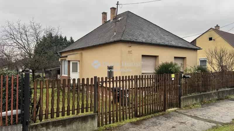 Ház Eladó , Székesfehérvár, Dunántúl