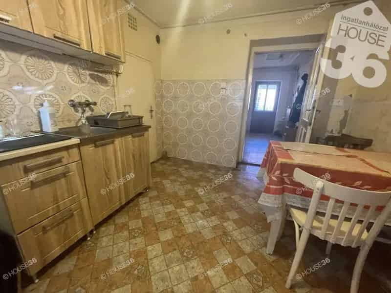 Kecskemét környéki családi ház eladó - Nappali + 2 szoba