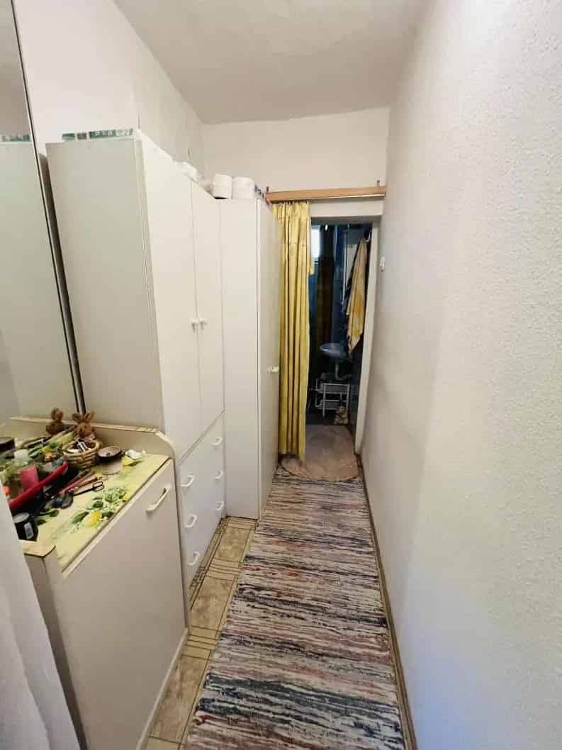 Ház Kiadó , Oroszlányi járás, Dunántúl