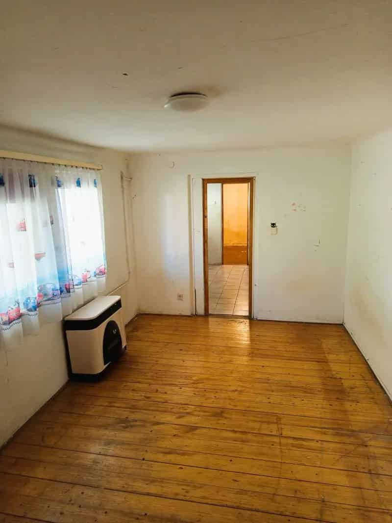 Ház Kiadó , 19, Zsolt utca, Budapest, Közép-Magyarország