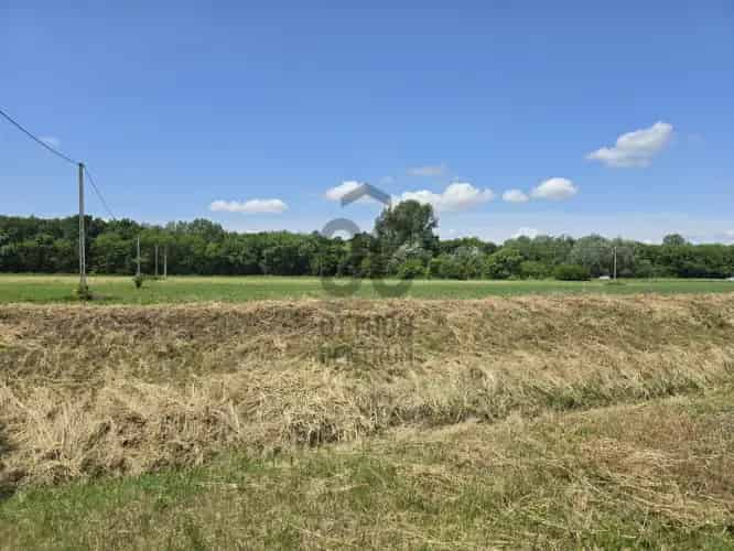 Téglási eladó telek, T040232