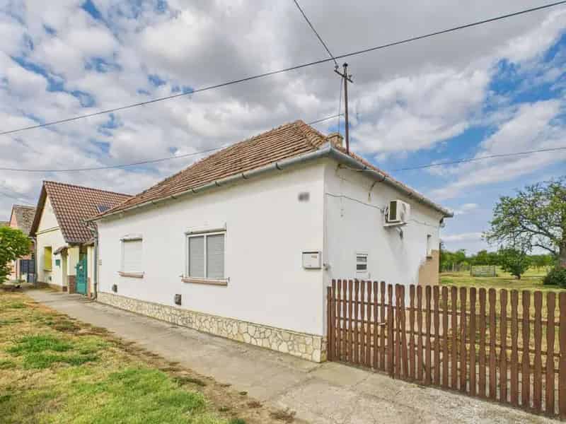 Új otthon, csendes településen, Nagynyárádon Eladó