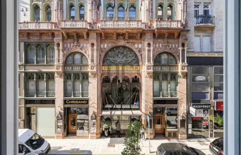 Budapest V. kerületi eladó kereskedelmi ingatlan, UZ018777